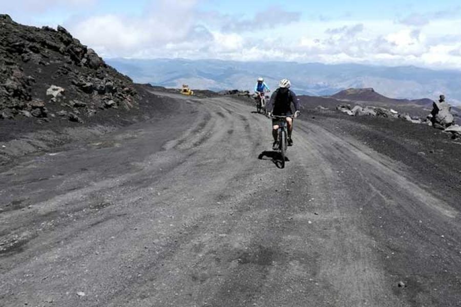 Escursione Etna Cycling to the Top half day tour
