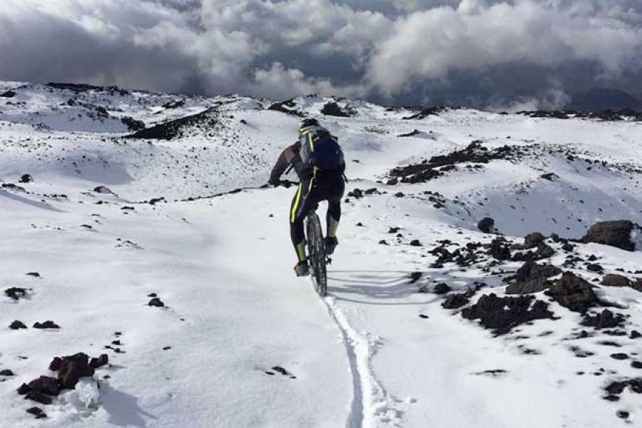 Escursione Etna in MTB half day tour