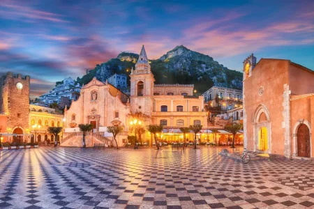 Taormina: Il Gioiello della Sicilia tra Mare, Teatro Greco e Lusso Mediterraneo