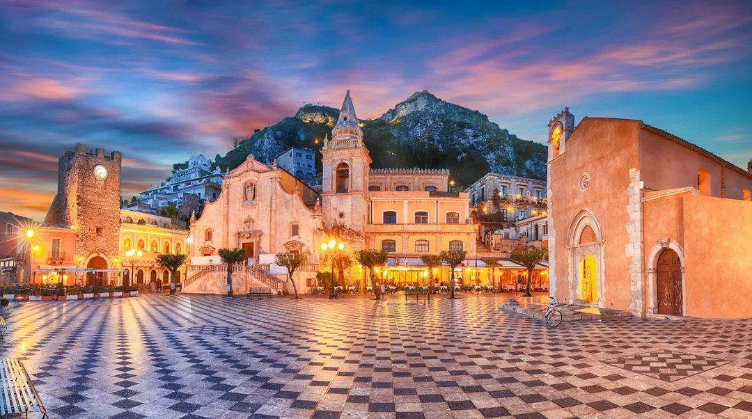Taormina: Il Gioiello della Sicilia tra Mare, Teatro Greco e Lusso Mediterraneo